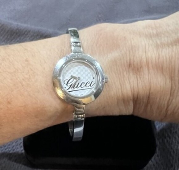 Authentic Gucci Women’s Bangle Watch Model 105 Ladies ETA Swiss Mov. main image 5